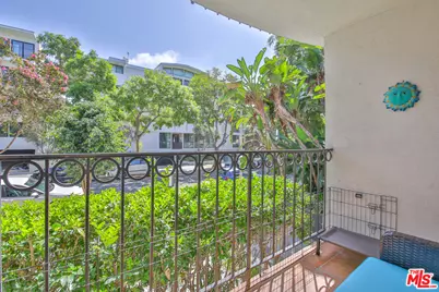 625 N Flores St #102, West Hollywood, CA 90048 - Photo 2