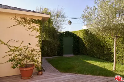 655 Angelus Pl, Venice, CA 90291 - Photo 20