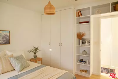 655 Angelus Pl, Venice, CA 90291 - Photo 10