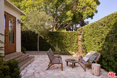 655 Angelus Pl, Venice, CA 90291 - Photo 2