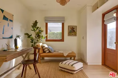 655 Angelus Pl, Venice, CA 90291 - Photo 16