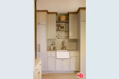 655 Angelus Pl, Venice, CA 90291 - Photo 6