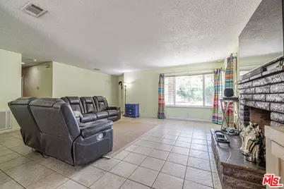 38625 159th St, Lake Los Angeles, CA 93591 - Photo 8