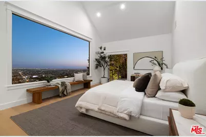 8446 Grand View Dr, Los Angeles, CA 90046 - Photo 24