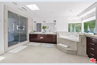 9626 Highridge Dr, Beverly Hills, CA 90210 - Photo 20