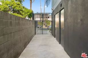 201 N Manhattan Pl, Los Angeles, CA 90004 - Photo 30