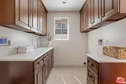 18322 Columbus Cir, Tarzana, CA 91356 - Photo 40