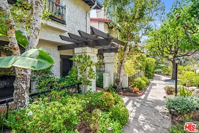 17204 Palisades Cir, Pacific Palisades, CA 90272 - Photo 2
