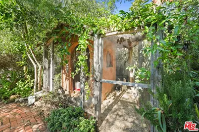 754 Basin Dr, Topanga, CA 90290 - Photo 24