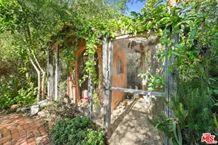 754 Basin Dr, Topanga, CA 90290 - Photo 24