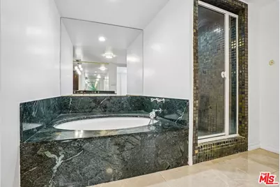 325 N Oakhurst Dr #Ph2, Beverly Hills, CA 90210 - Photo 44