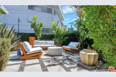 2652 N Beachwood Dr, Los Angeles, CA 90068 - Photo 20
