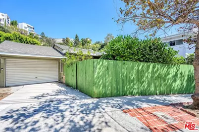 2652 N Beachwood Dr, Los Angeles, CA 90068 - Photo 2