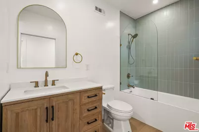 726 Pier Ave #C, Santa Monica, CA 90405 - Photo 14