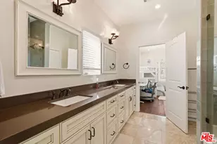 1042 S Stanley Ave, Los Angeles, CA 90019 - Photo 40