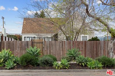 737 Flower Ave, Venice, CA 90291 - Photo 1