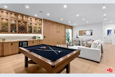 2418 S Beverly Dr, Los Angeles, CA 90034 - Photo 1