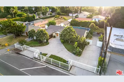 5453 Hazeltine Ave, Sherman Oaks, CA 91401 - Photo 1