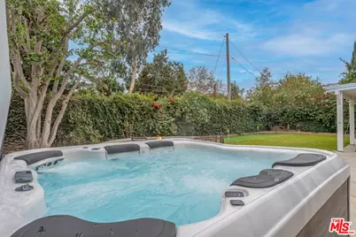 Dincara Rd, Burbank, CA 91506 - Photo 1