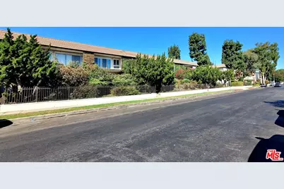 5253 Newcastle Ave #2, Encino, CA 91316 - Photo 1
