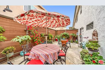 1043 12th St #3, Santa Monica, CA 90403 - Photo 1