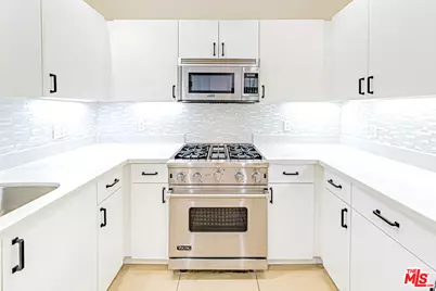 917 S New Hampshire Ave #303, Los Angeles, CA 90006 - Photo 1