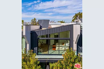 330 Rennie Ave #4, Venice, CA 90291 - Photo 1