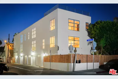 15 Brooks Ave #A, Venice, CA 90291 - Photo 1