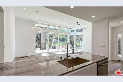 946 Lucile Avenue #1/2, Los Angeles, CA 90026 - Photo 1