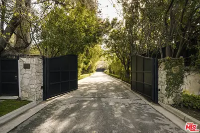 1652 Mandeville Canyon Rd, Los Angeles, CA 90049 - Photo 1