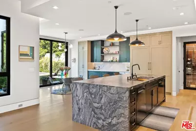 13817 W Sunset Blvd, Pacific Palisades, CA 90272 - Photo 1