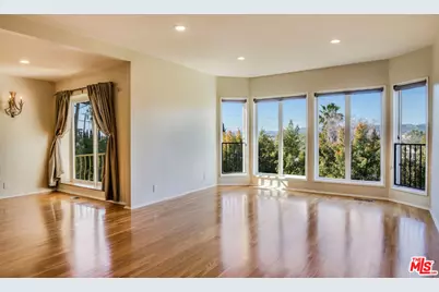 911 Hyperion Ave, Los Angeles, CA 90029 - Photo 1