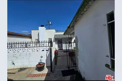 611 W 109th St, Los Angeles, CA 90044 - Photo 1