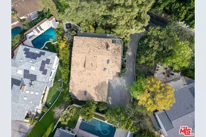 3921 Woodcliff Rd, Sherman Oaks, CA 91403 - Photo 1