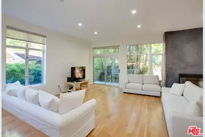 900 N West Knoll Dr #4, West Hollywood, CA 90069 - Photo 1