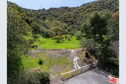 3423 Standish Dr, Encino, CA 91436 - Photo 1