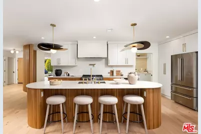 5646 W 62nd St, Los Angeles, CA 90056 - Photo 1