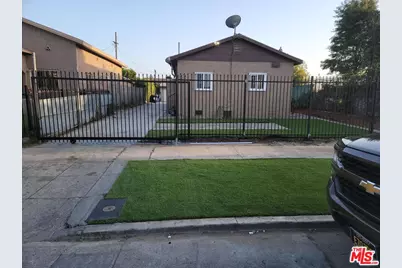 560 W 88th St, Los Angeles, CA 90044 - Photo 1