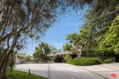 1018 N Crescent Dr, Beverly Hills, CA 90210 - Photo 1