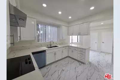 126 N Croft Ave #201, Los Angeles, CA 90048 - Photo 1