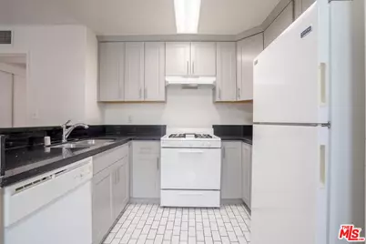 326 S Manhattan Pl #109, Los Angeles, CA 90020 - Photo 1