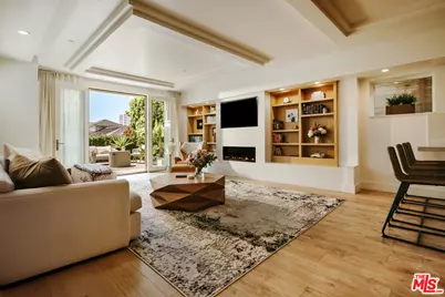 2817 3rd St #4, Santa Monica, CA 90405 - Photo 1