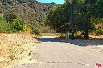 28520 Roosevelt Ave, Val Verde, CA 91384 - Photo 1