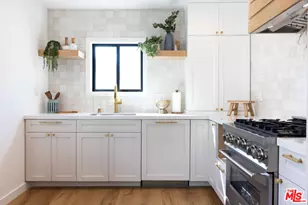 17 Sunset Ave, Venice, CA 90291 - Photo 1