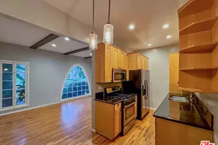 340 N Oakhurst Dr, Beverly Hills, CA 90210 - Photo 1