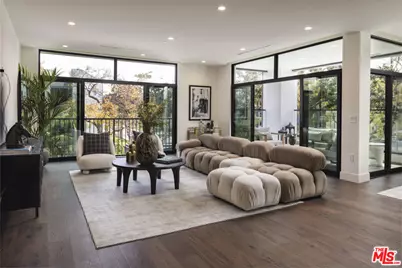 425 N Palm Dr #204, Beverly Hills, CA 90210 - Photo 1