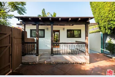 667 Santa Clara Ave, Venice, CA 90291 - Photo 1