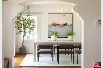 922 N Edgemont St, Los Angeles, CA 90029 - Photo 1