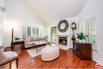 18731 Hatteras St #26, Tarzana, CA 91356 - Photo 1