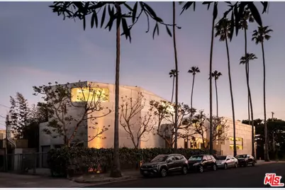 702 6th Ave, Venice, CA 90291 - Photo 1